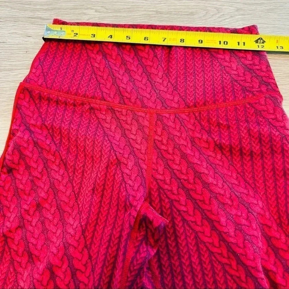AERIE RED LEGGINS CHILL. PLAY. MOVE SIZE  MEDIUM - Picture 6 of 7
